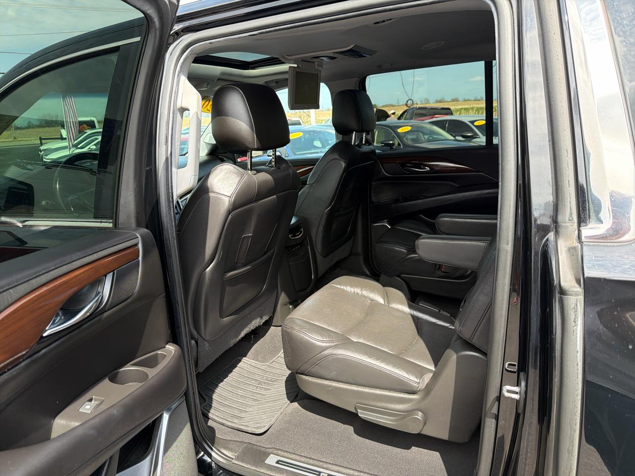 Cadillac Escalade ESV 4WD 4dr Luxury 2019