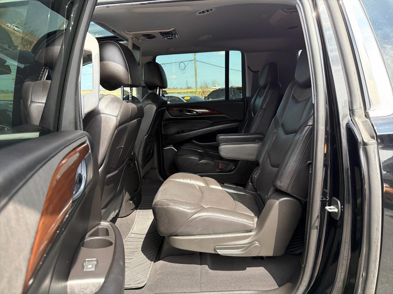 Cadillac Escalade ESV 4WD 4dr Luxury 2019