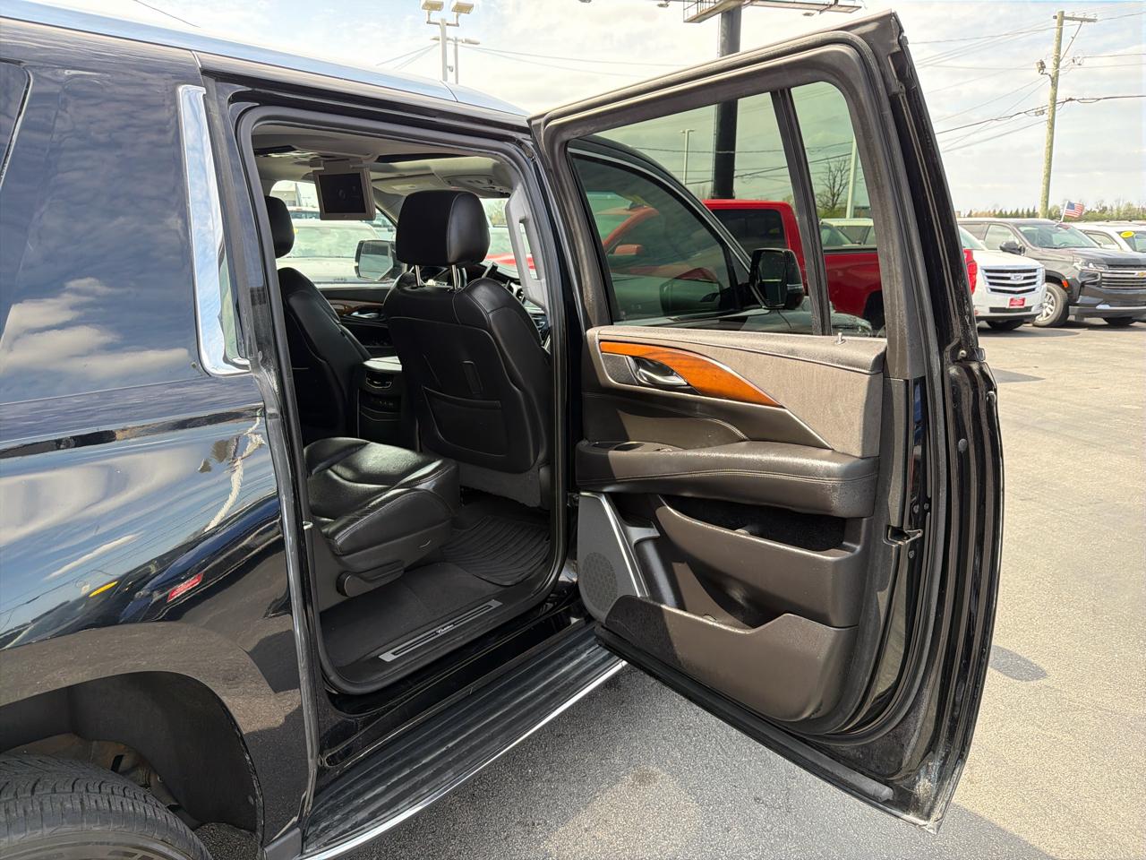 Cadillac Escalade ESV 4WD 4dr Luxury 2019