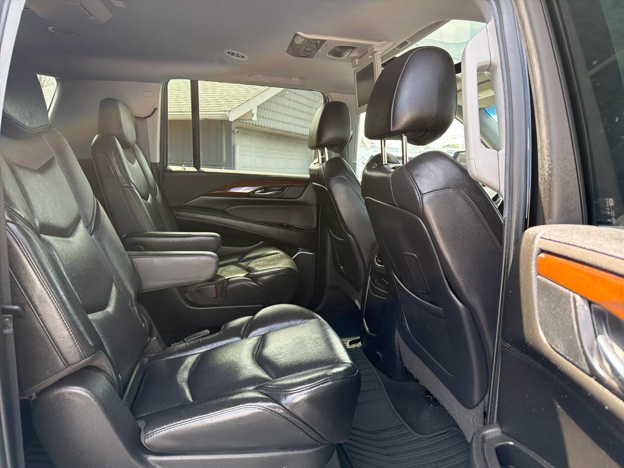 Cadillac Escalade ESV 4WD 4dr Luxury 2019