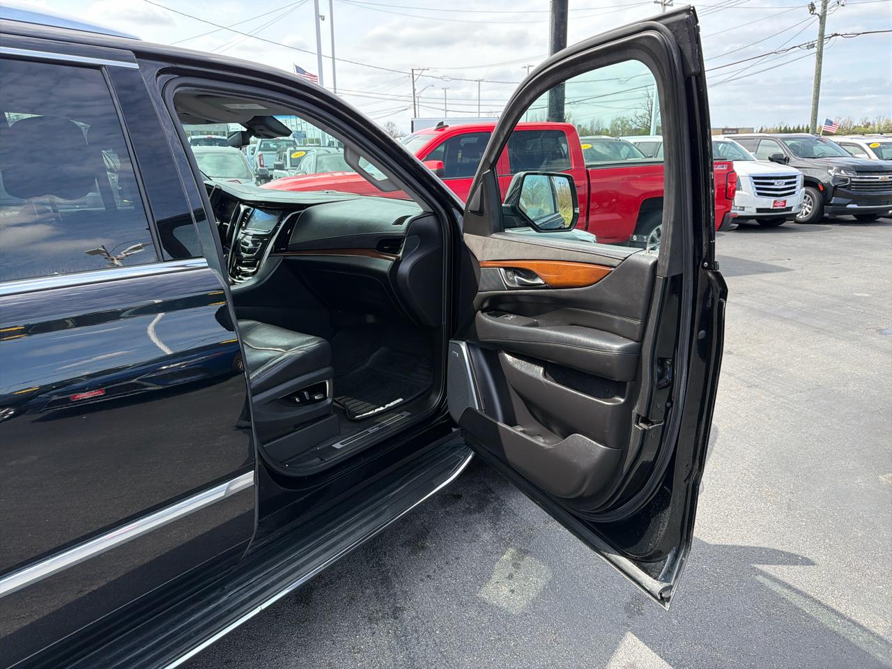 Cadillac Escalade ESV 4WD 4dr Luxury 2019