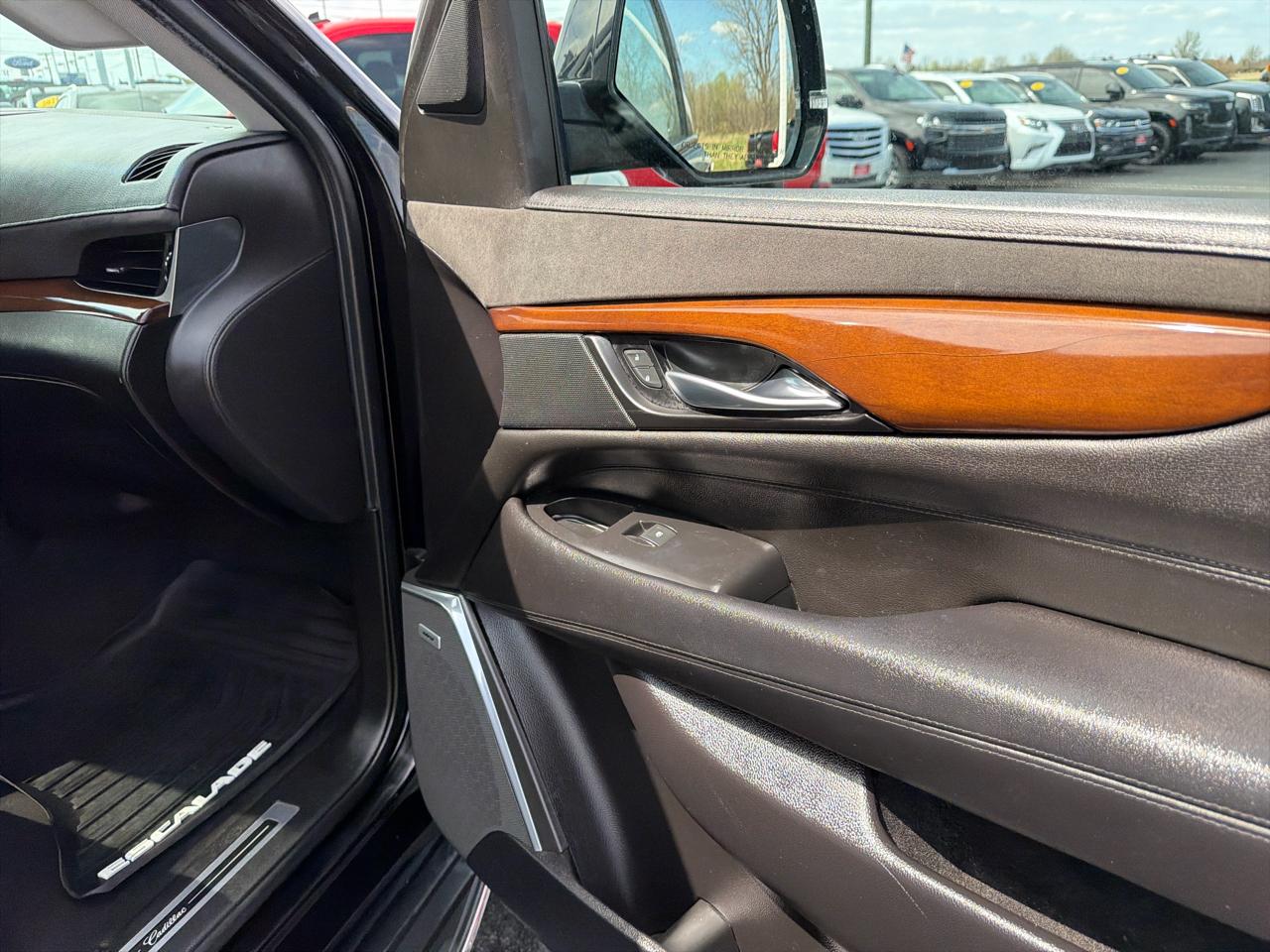 Cadillac Escalade ESV 4WD 4dr Luxury 2019