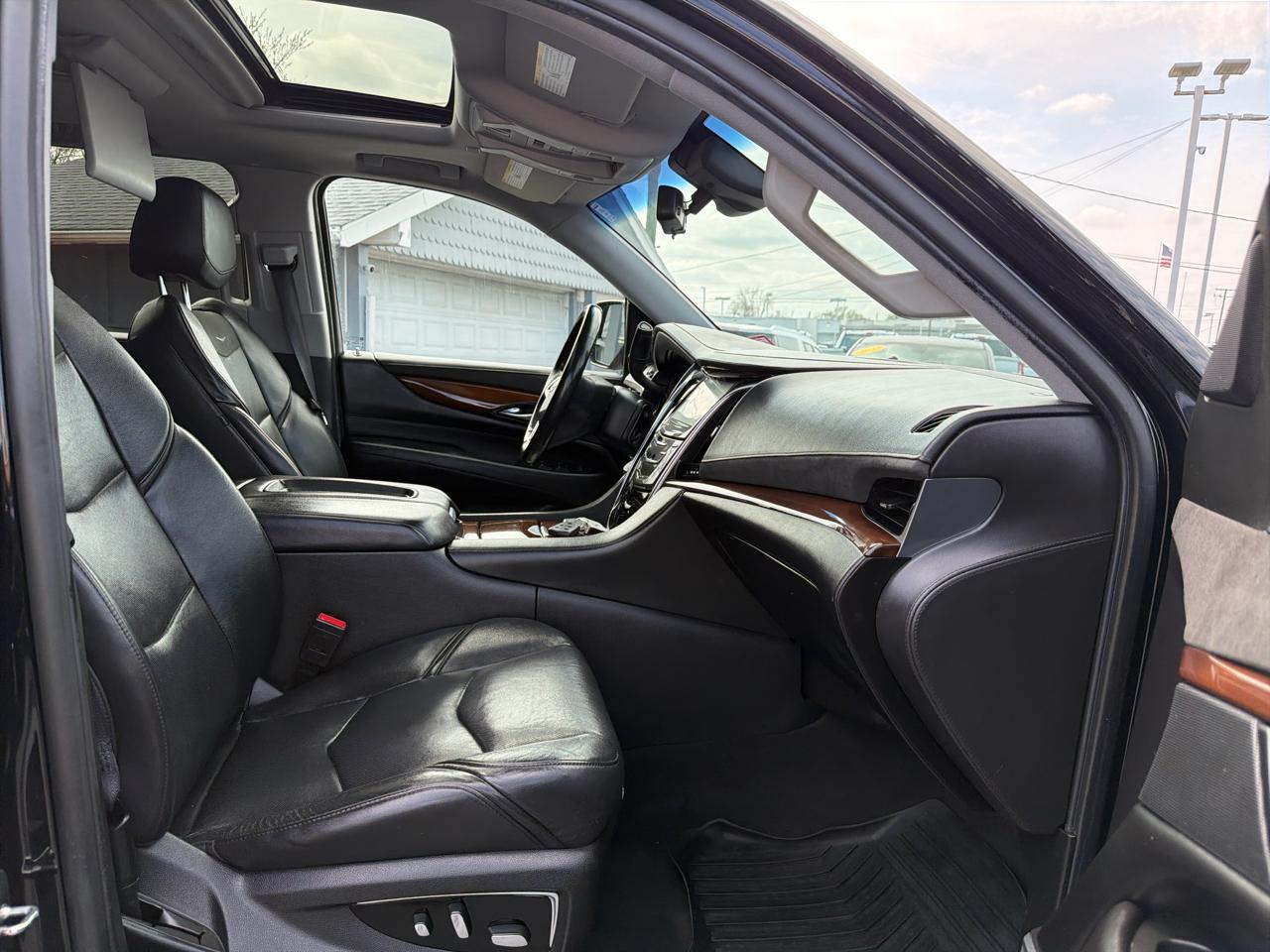Cadillac Escalade ESV 4WD 4dr Luxury 2019