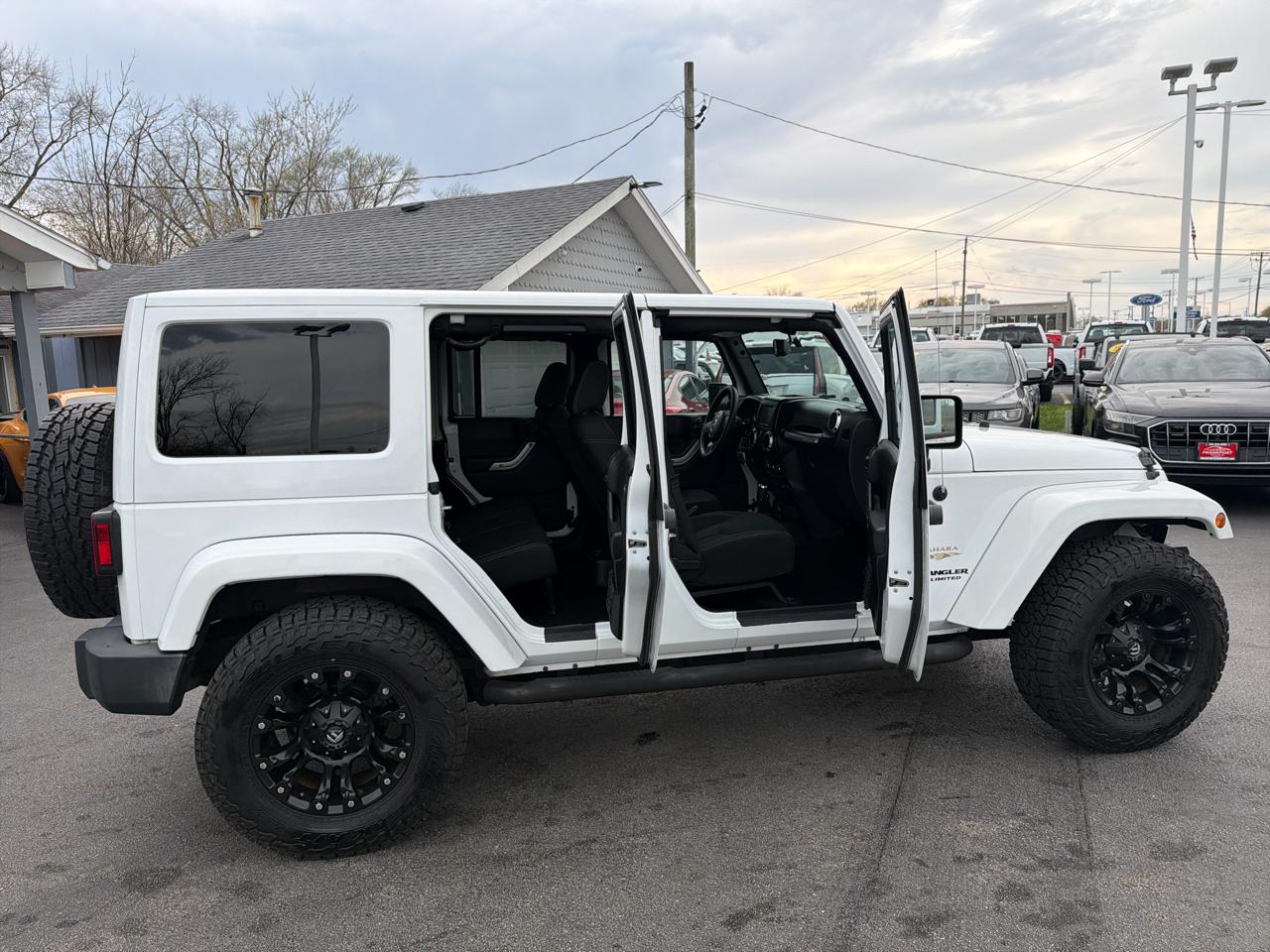 Jeep Wrangler Unlimited 4WD 4dr Sahara 2015