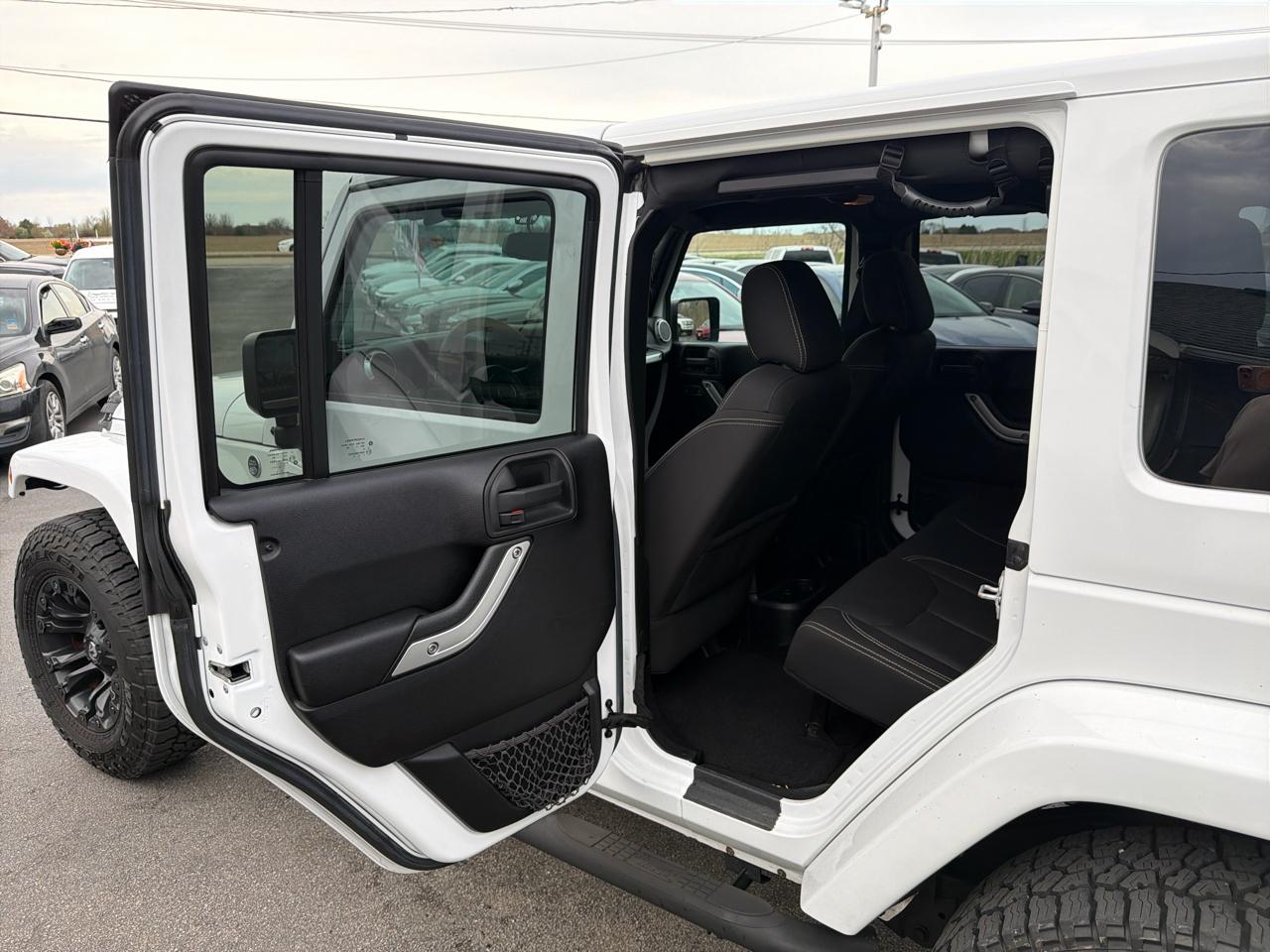 Jeep Wrangler Unlimited 4WD 4dr Sahara 2015