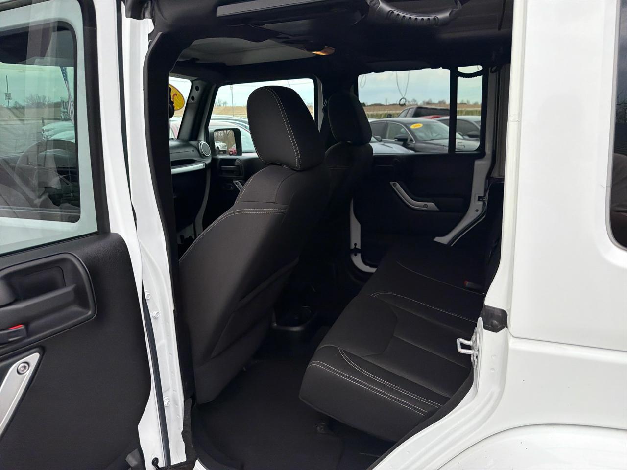 Jeep Wrangler Unlimited 4WD 4dr Sahara 2015