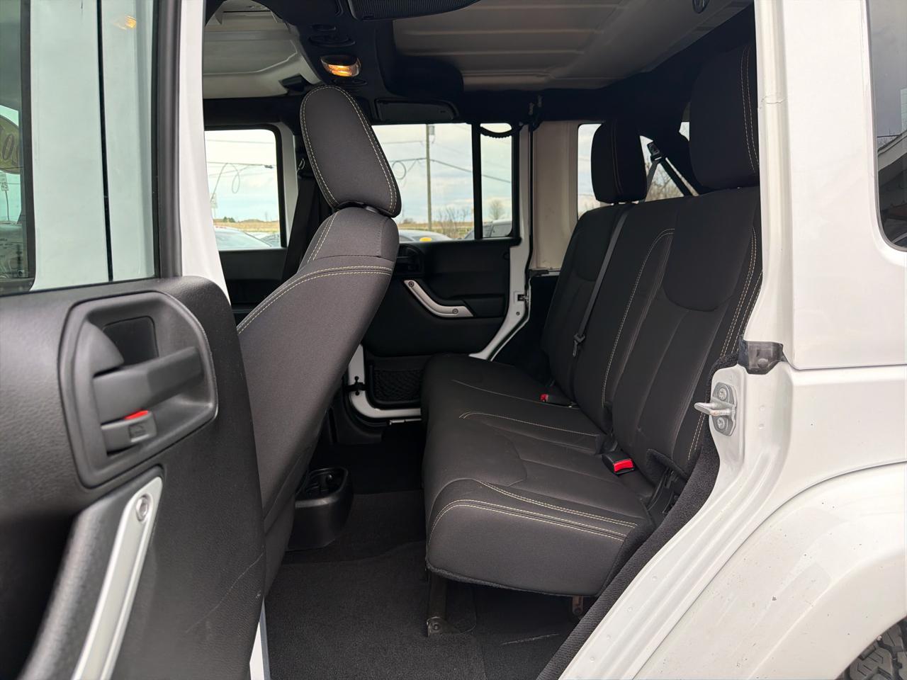 Jeep Wrangler Unlimited 4WD 4dr Sahara 2015