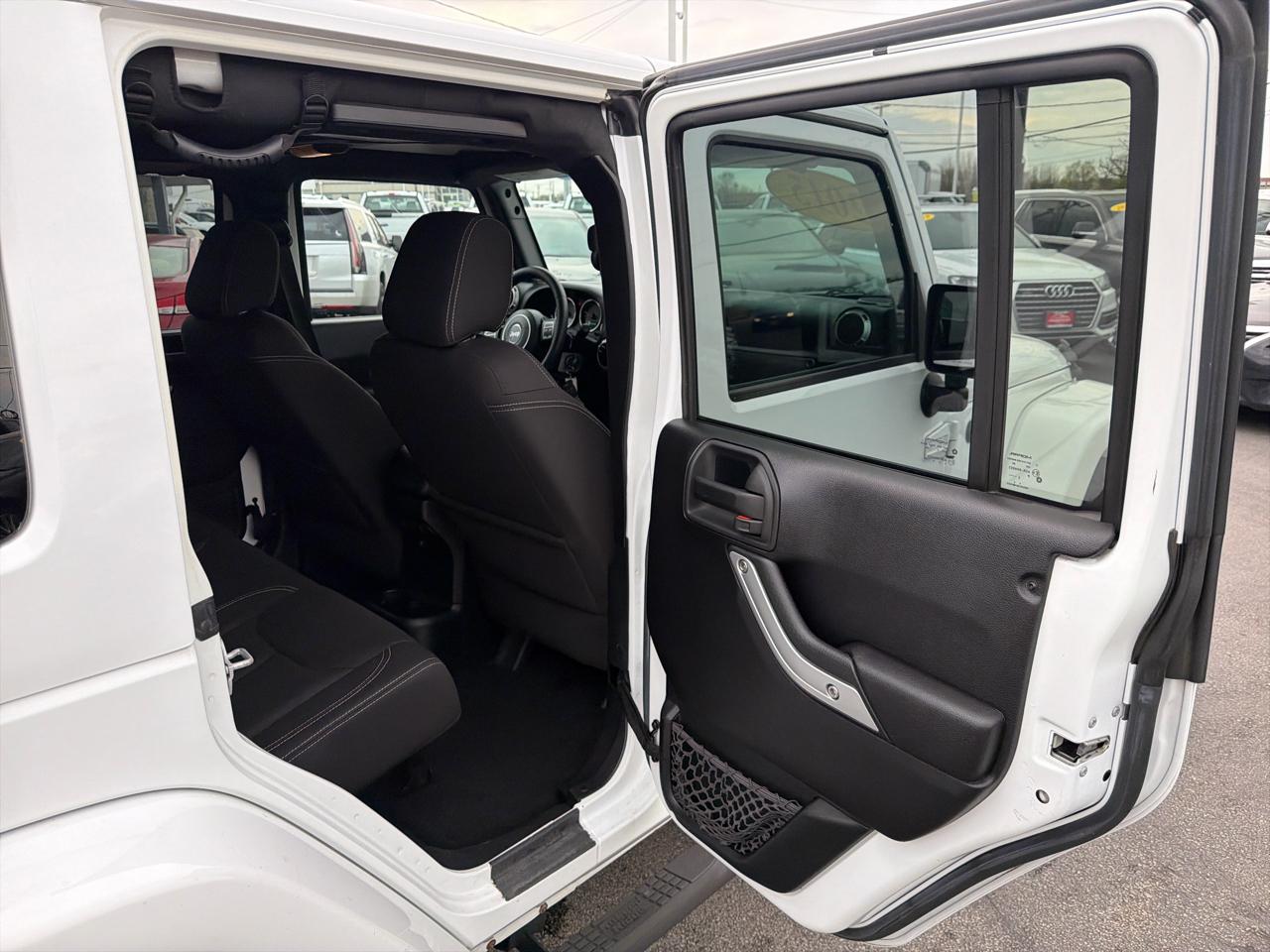 Jeep Wrangler Unlimited 4WD 4dr Sahara 2015