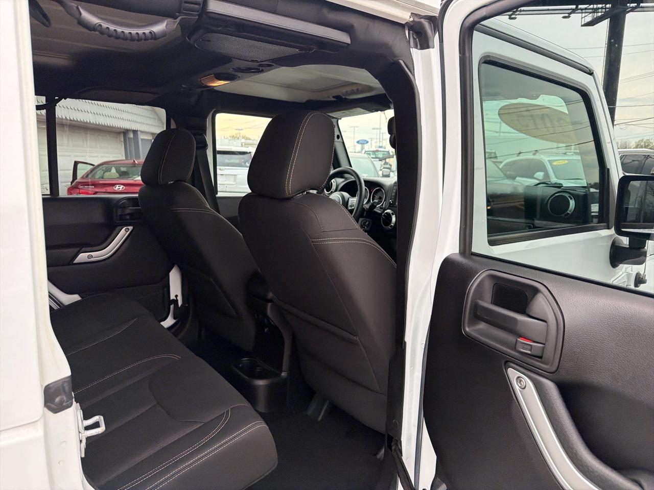 Jeep Wrangler Unlimited 4WD 4dr Sahara 2015