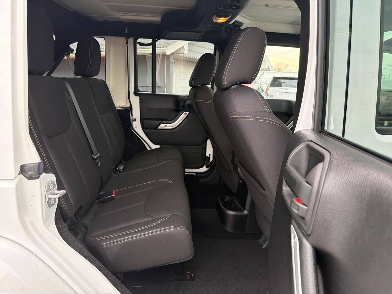 Jeep Wrangler Unlimited 4WD 4dr Sahara 2015