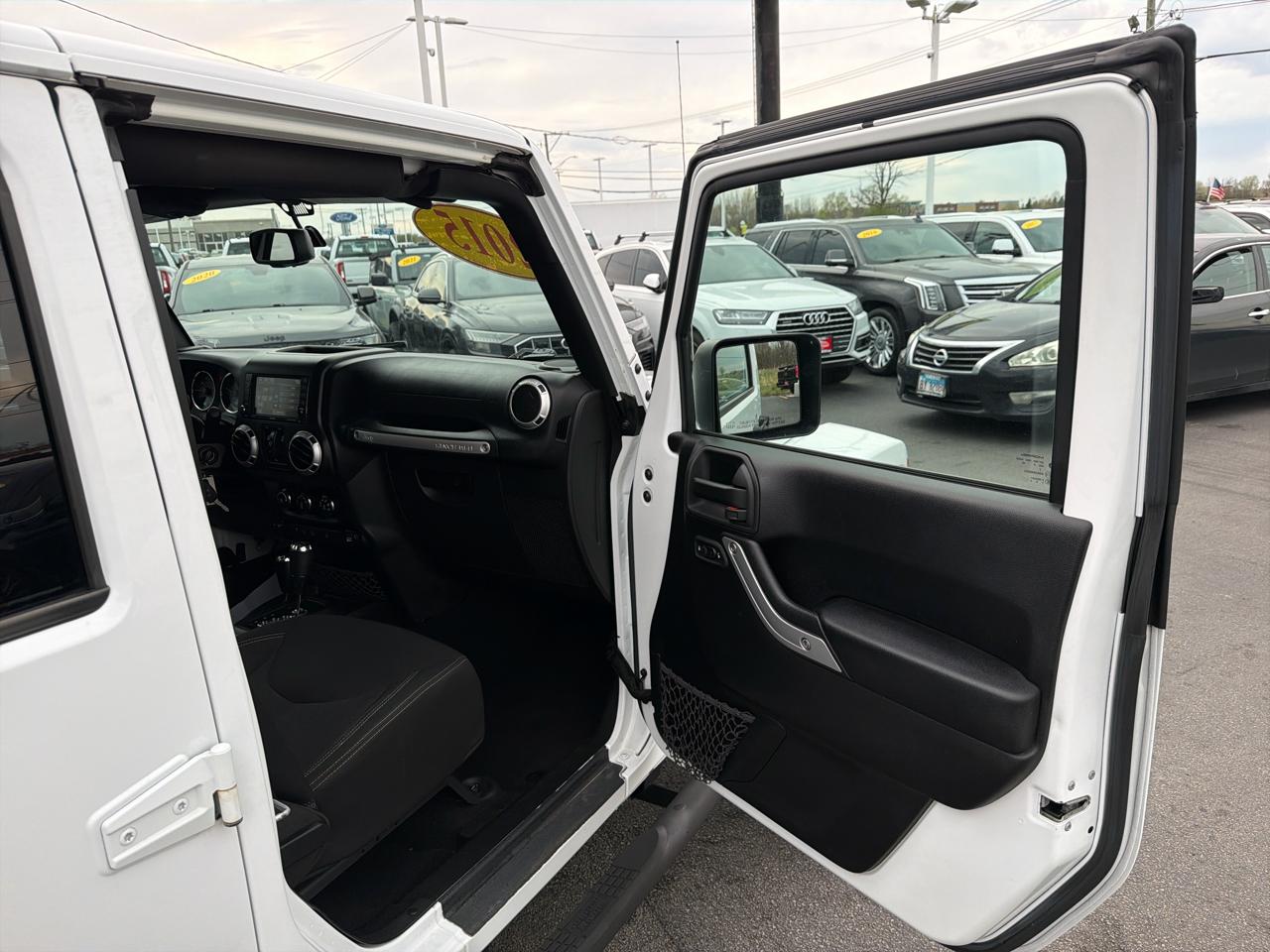 Jeep Wrangler Unlimited 4WD 4dr Sahara 2015