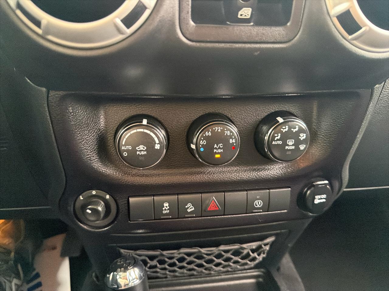 Jeep Wrangler Unlimited 4WD 4dr Sahara 2015