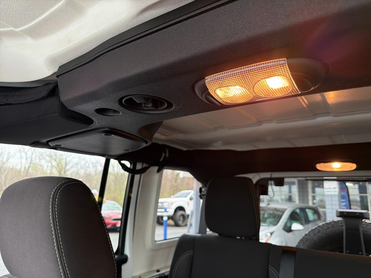 Jeep Wrangler Unlimited 4WD 4dr Sahara 2015