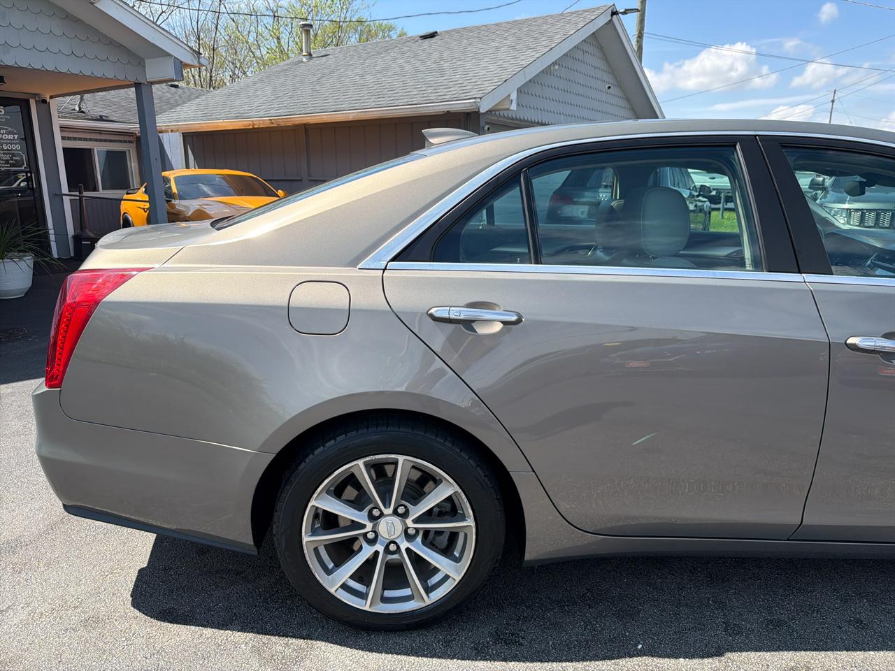 Cadillac CTS Sedan 4dr Sdn 2.0L Turbo Luxury RWD 2017