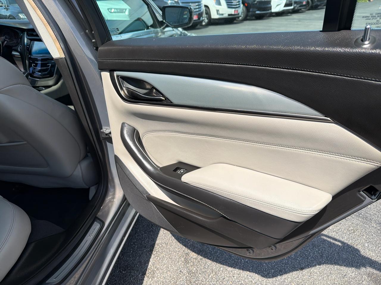 Cadillac CTS Sedan 4dr Sdn 2.0L Turbo Luxury RWD 2017