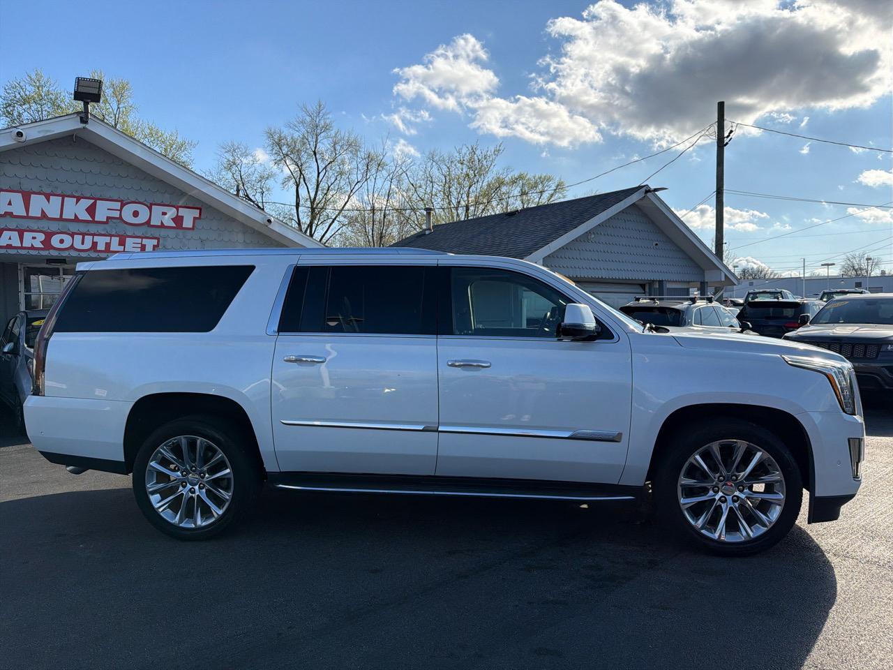 Cadillac Escalade ESV 4WD 4dr Luxury 2017