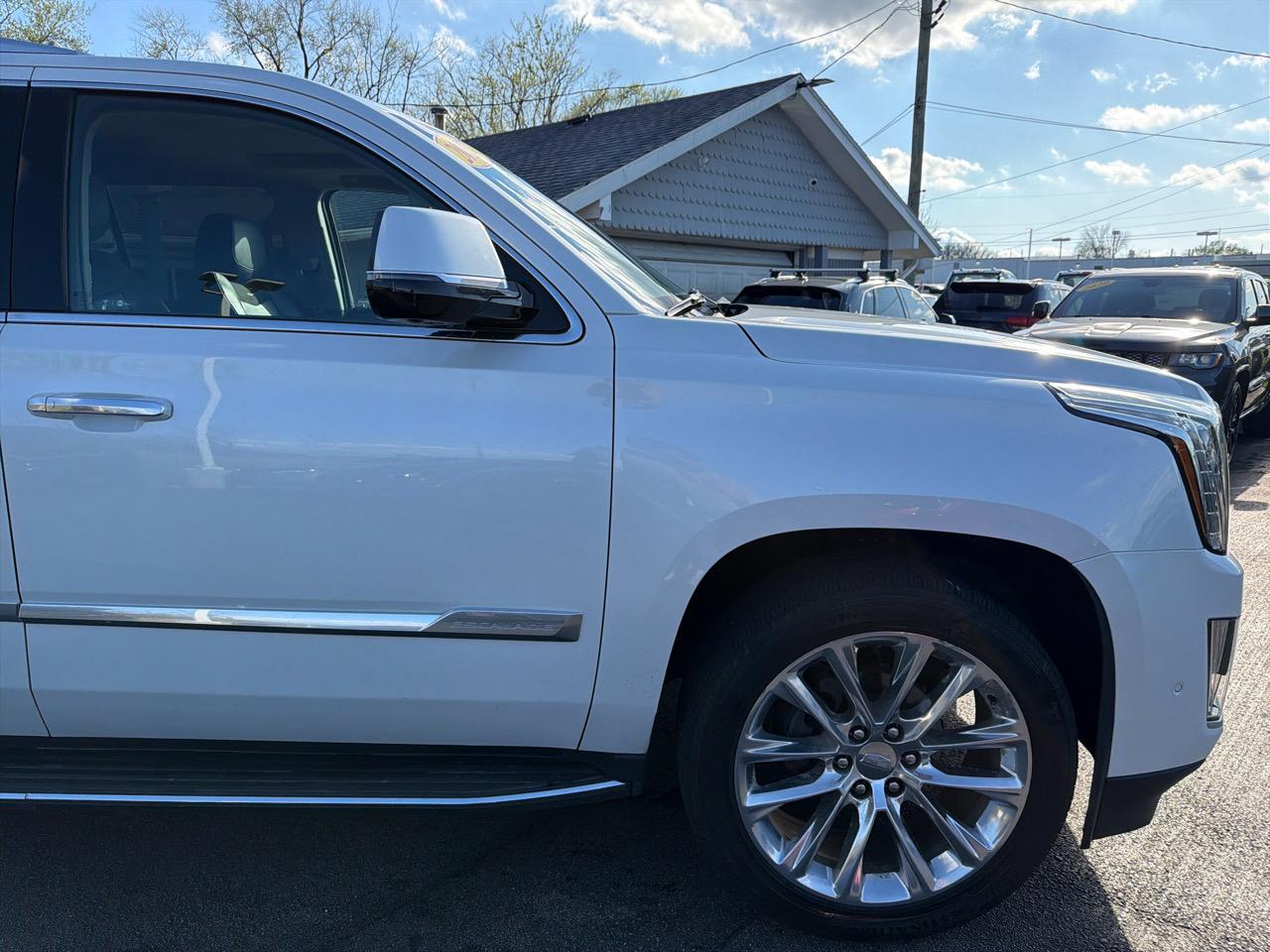 Cadillac Escalade ESV 4WD 4dr Luxury 2017