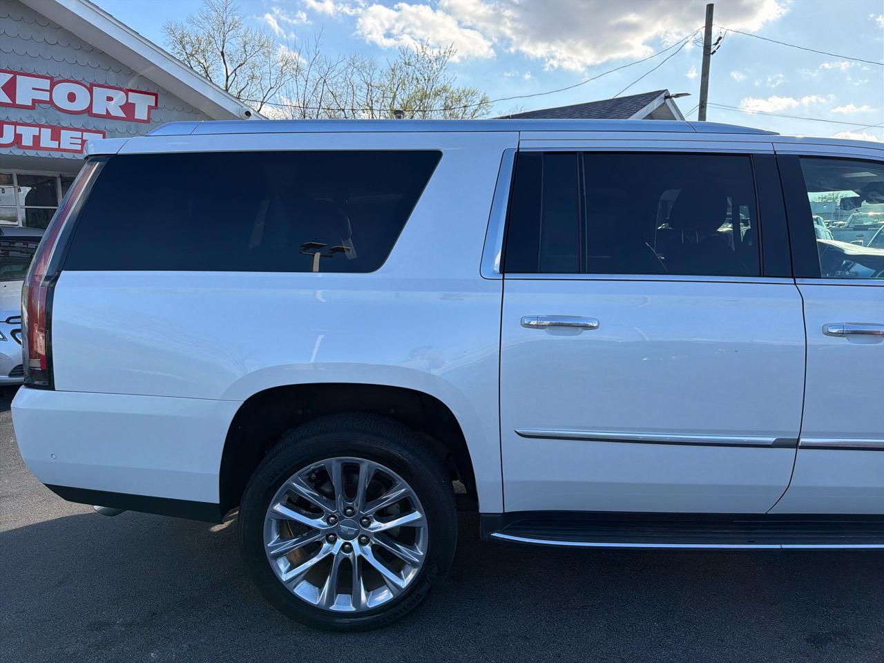 Cadillac Escalade ESV 4WD 4dr Luxury 2017