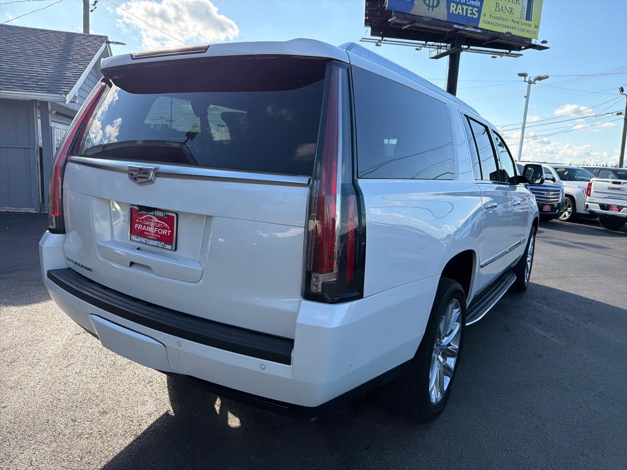 Cadillac Escalade ESV 4WD 4dr Luxury 2017