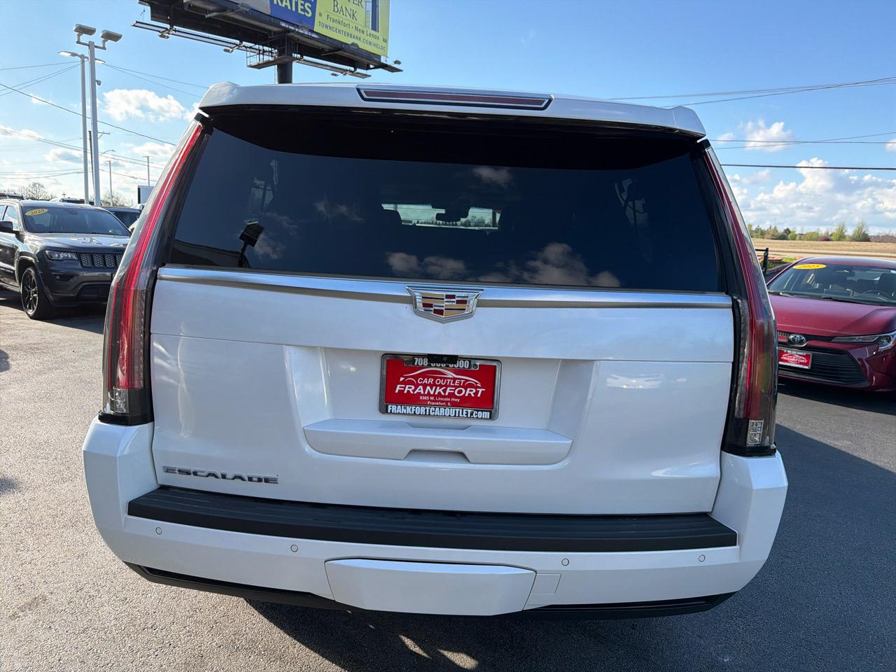 Cadillac Escalade ESV 4WD 4dr Luxury 2017