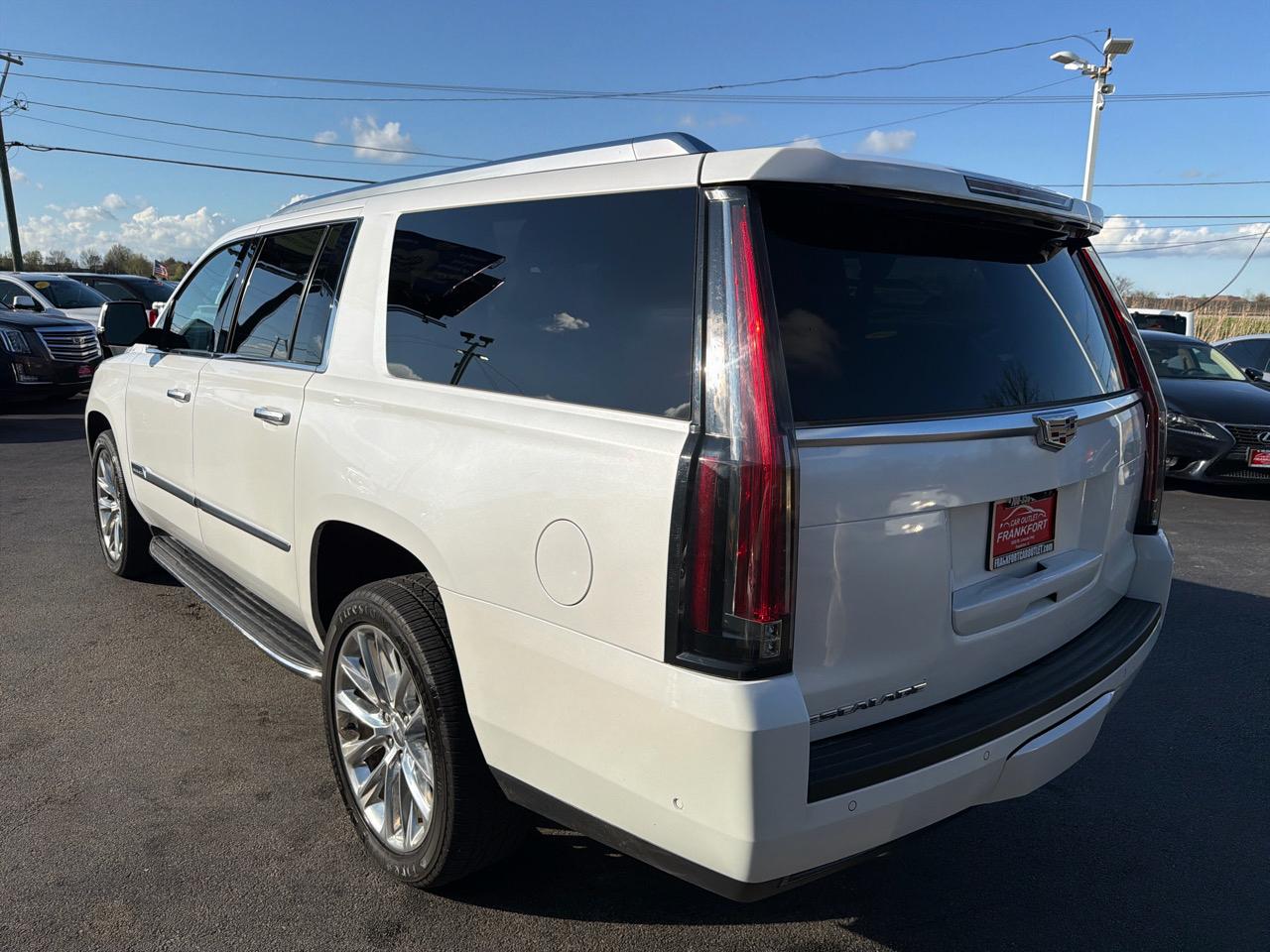 Cadillac Escalade ESV 4WD 4dr Luxury 2017