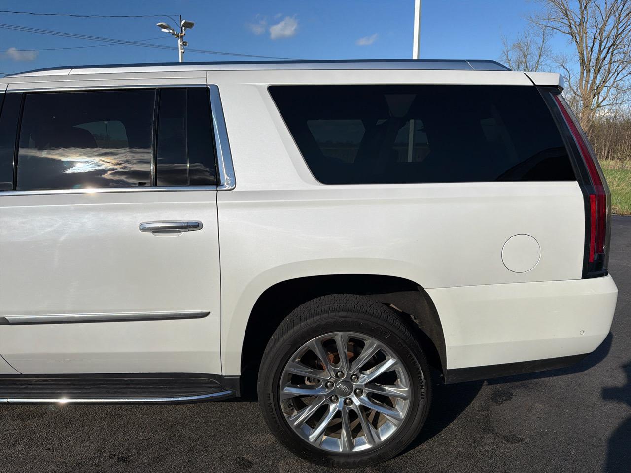 Cadillac Escalade ESV 4WD 4dr Luxury 2017