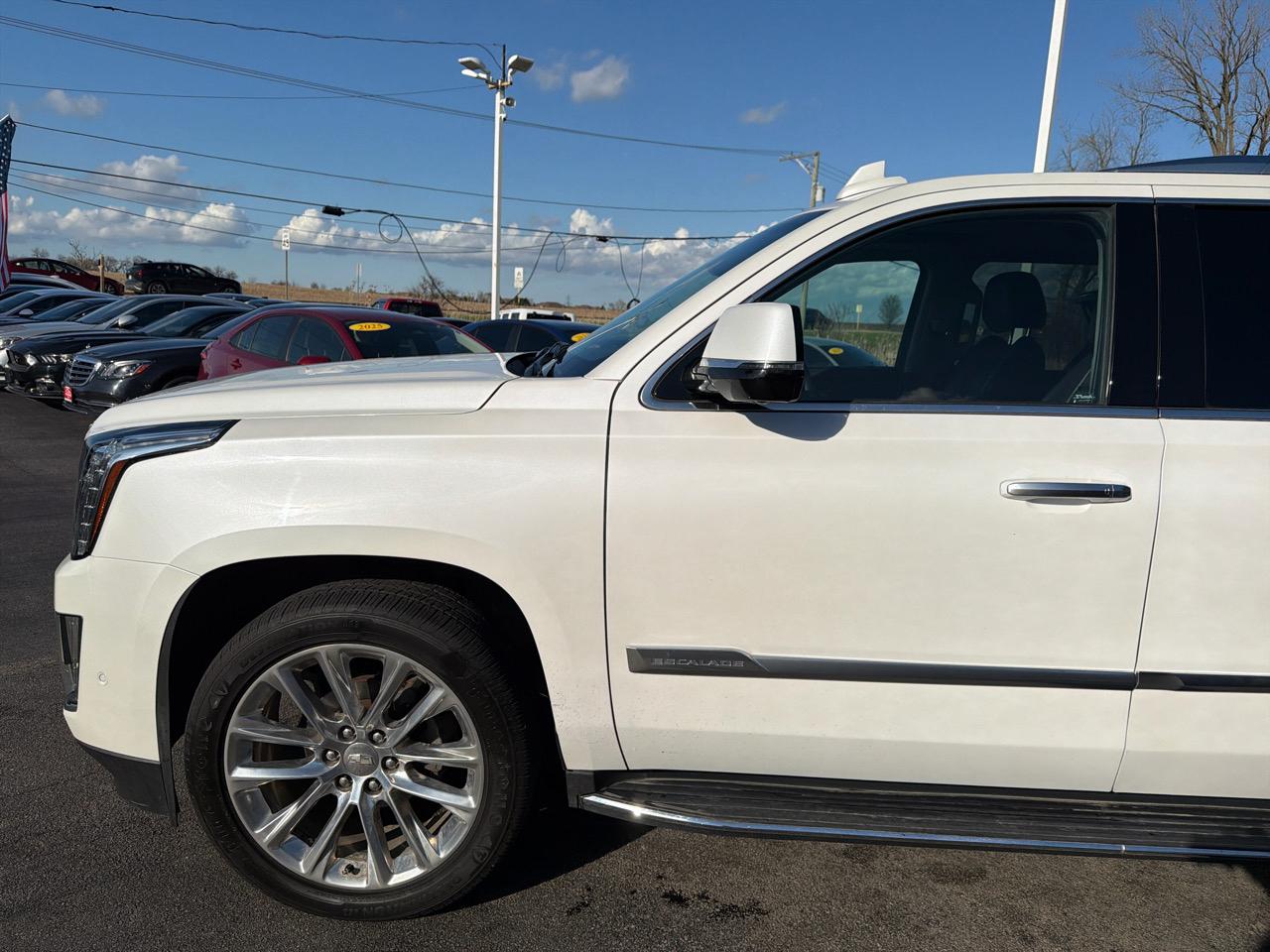 Cadillac Escalade ESV 4WD 4dr Luxury 2017