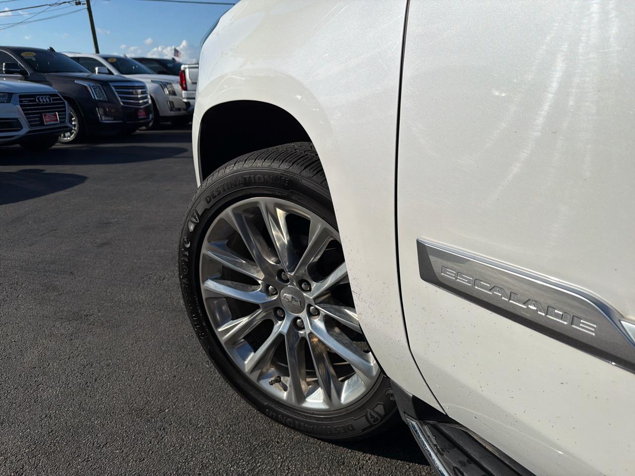 Cadillac Escalade ESV 4WD 4dr Luxury 2017