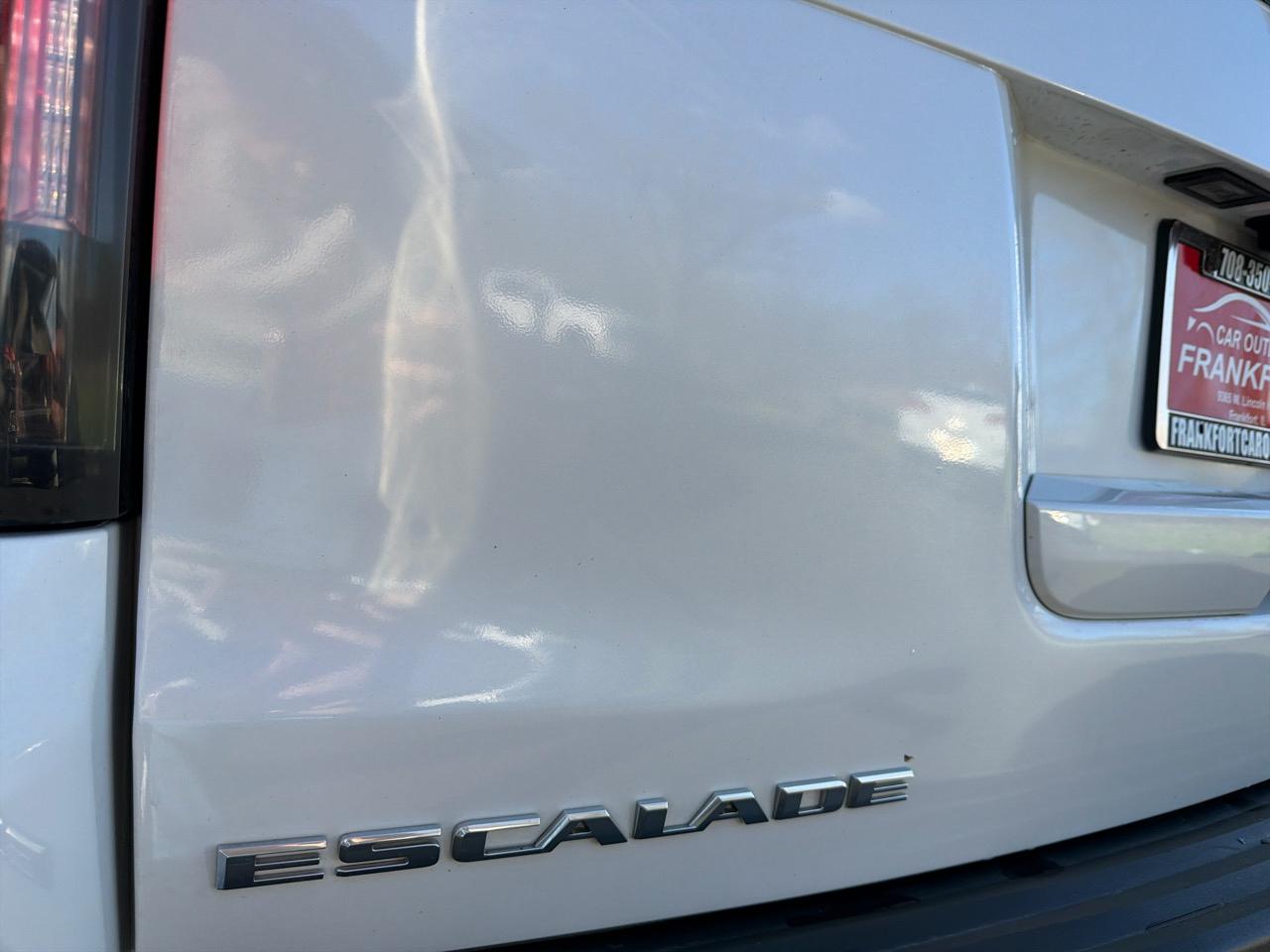 Cadillac Escalade ESV 4WD 4dr Luxury 2017