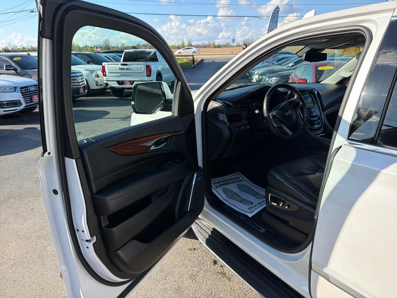 Cadillac Escalade ESV 4WD 4dr Luxury 2017