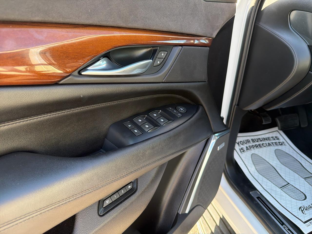 Cadillac Escalade ESV 4WD 4dr Luxury 2017