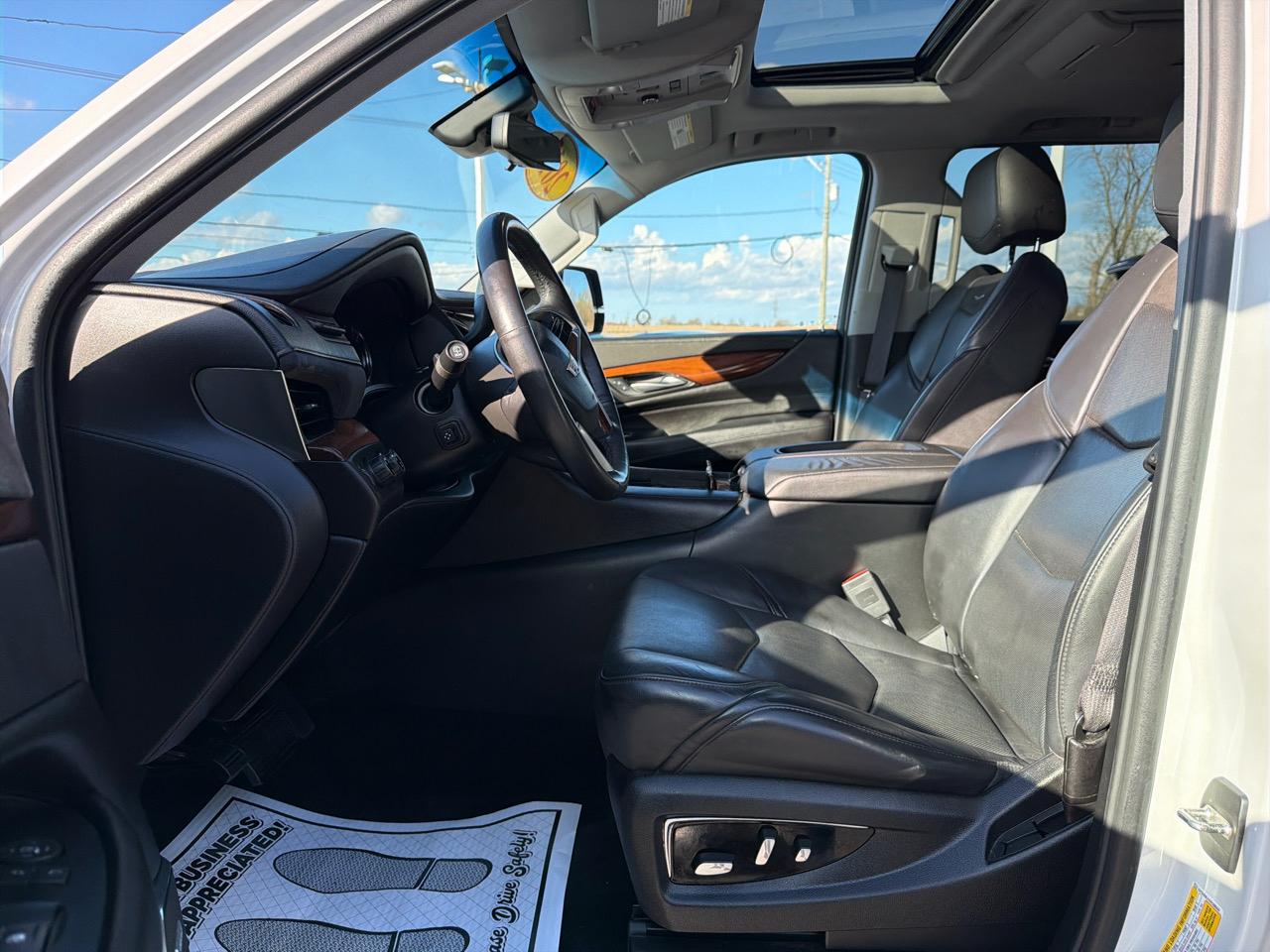 Cadillac Escalade ESV 4WD 4dr Luxury 2017