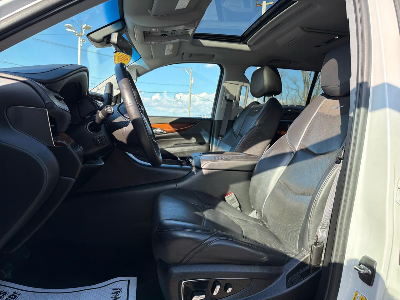 Cadillac Escalade ESV 4WD 4dr Luxury 2017