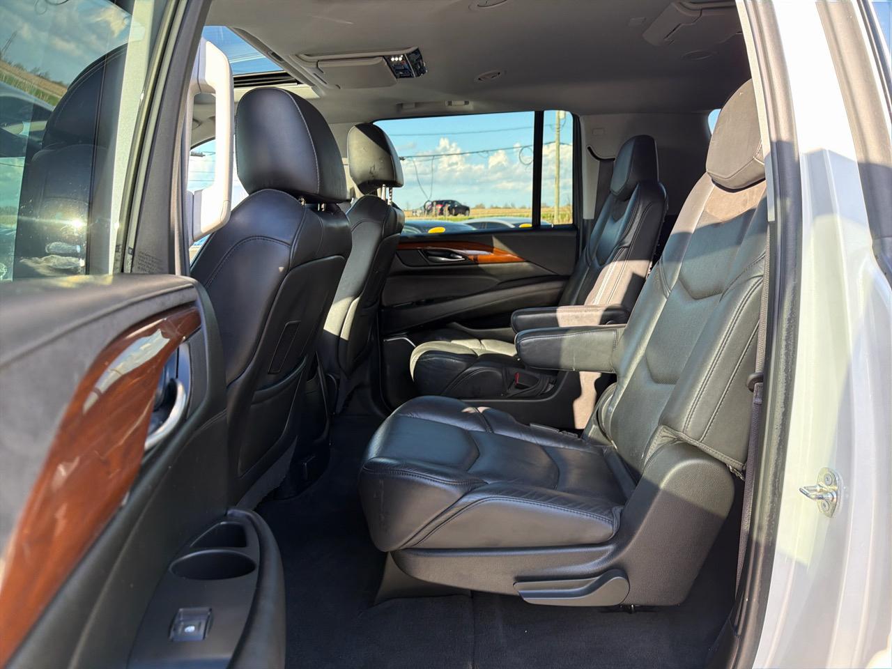 Cadillac Escalade ESV 4WD 4dr Luxury 2017