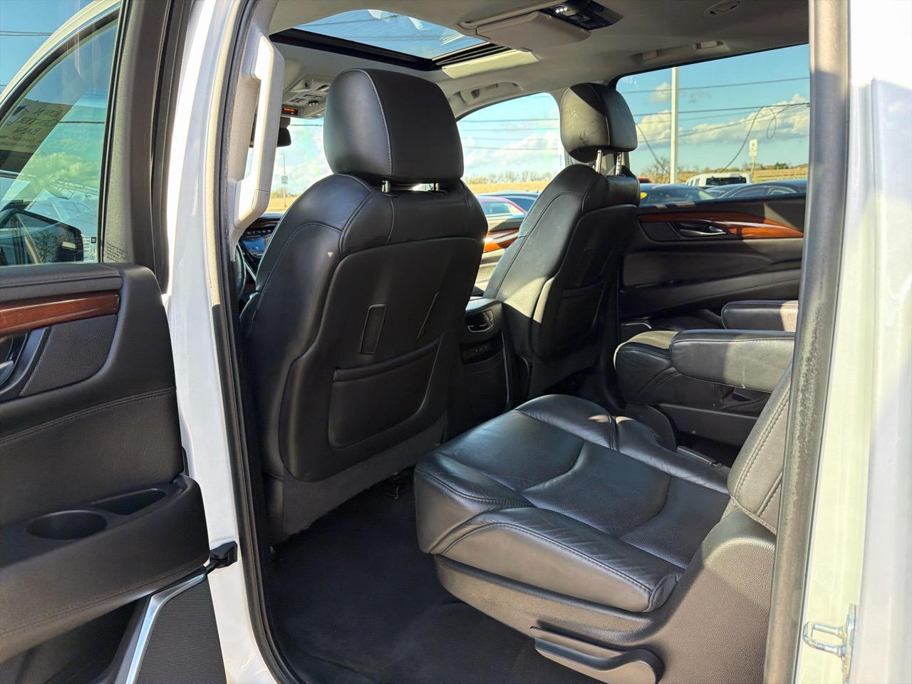 Cadillac Escalade ESV 4WD 4dr Luxury 2017