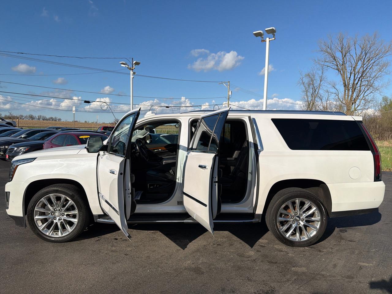 Cadillac Escalade ESV 4WD 4dr Luxury 2017