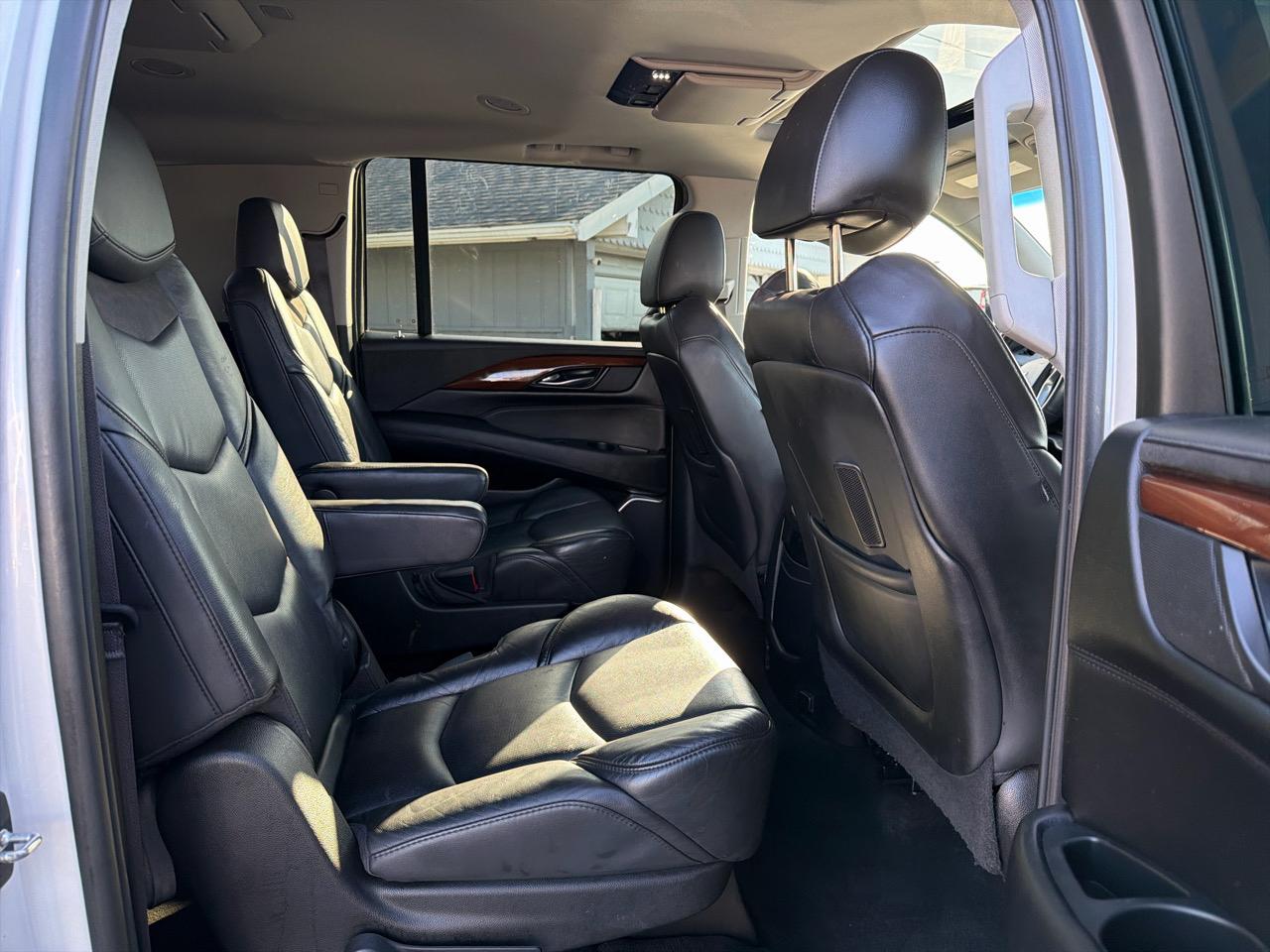 Cadillac Escalade ESV 4WD 4dr Luxury 2017