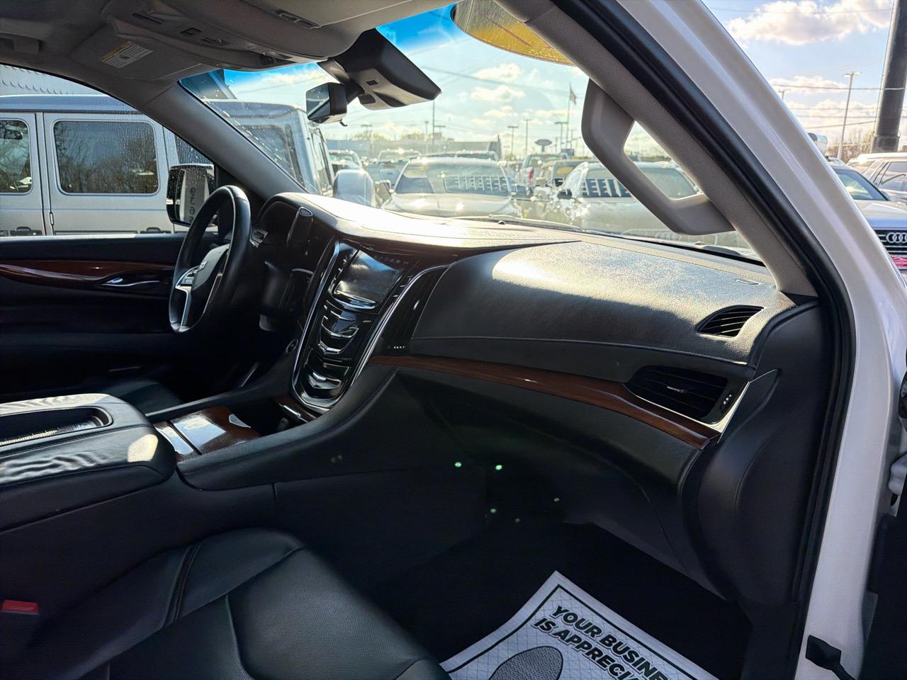 Cadillac Escalade ESV 4WD 4dr Luxury 2017