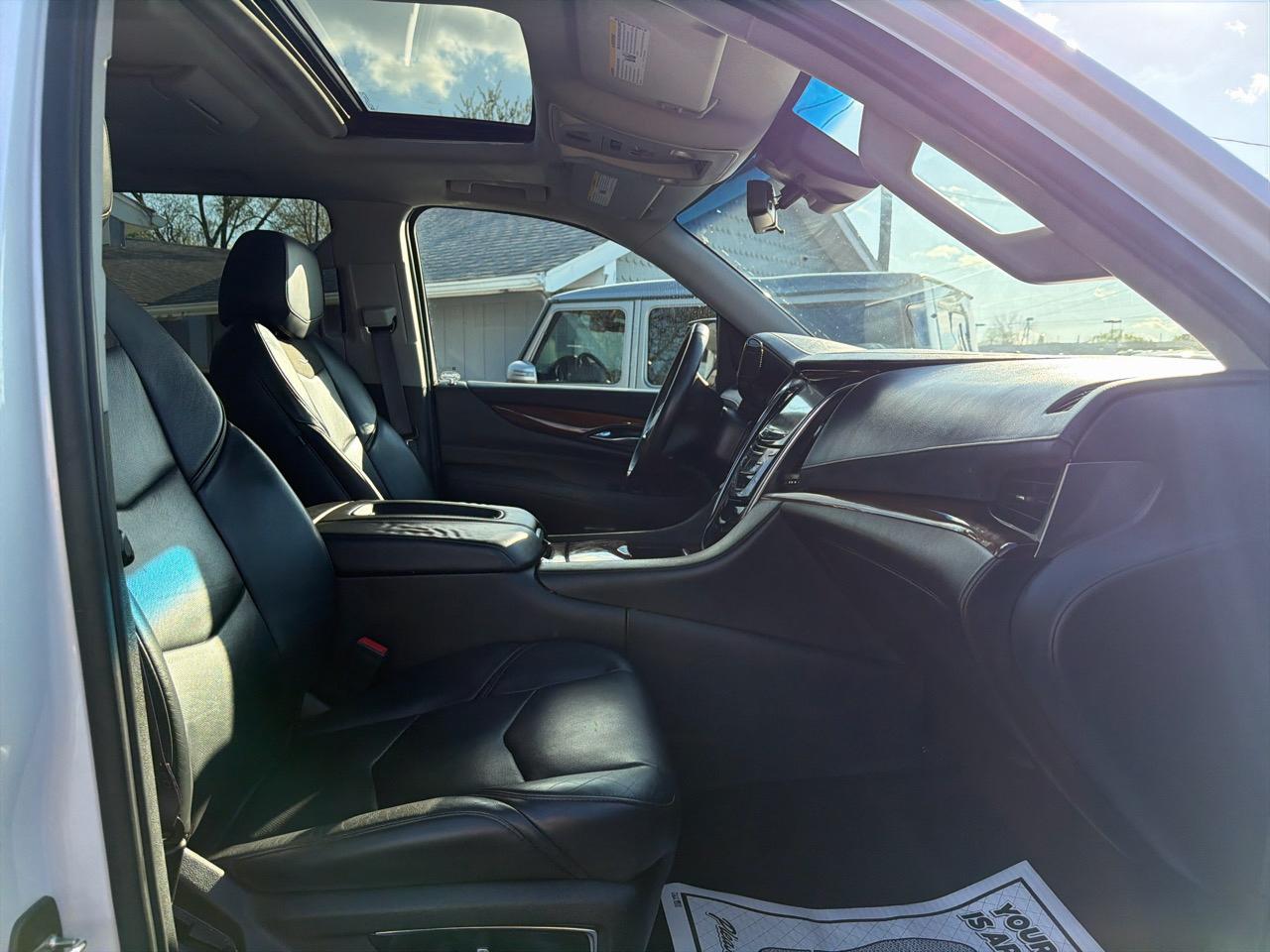 Cadillac Escalade ESV 4WD 4dr Luxury 2017