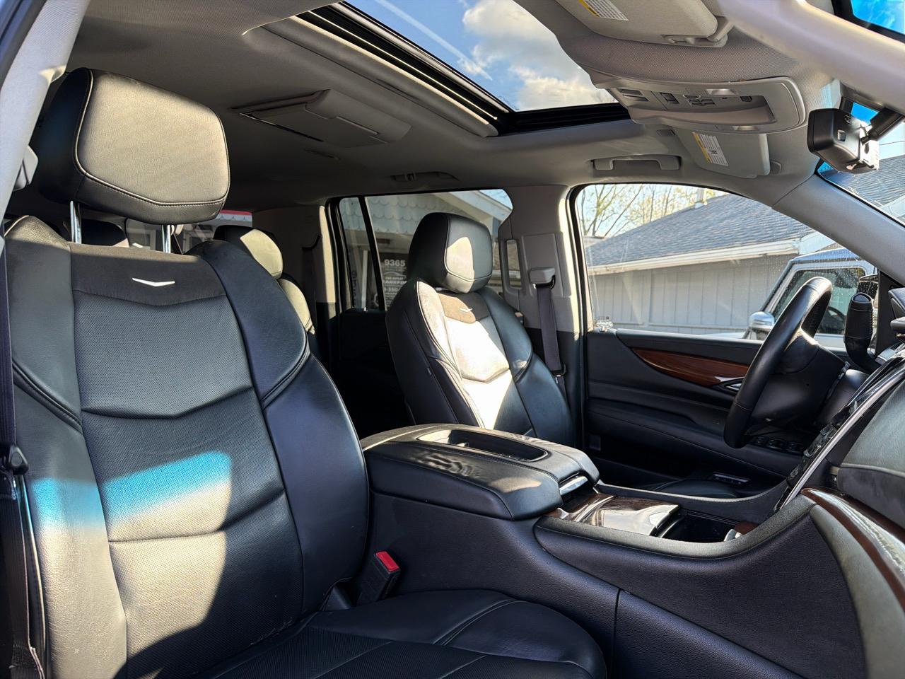 Cadillac Escalade ESV 4WD 4dr Luxury 2017