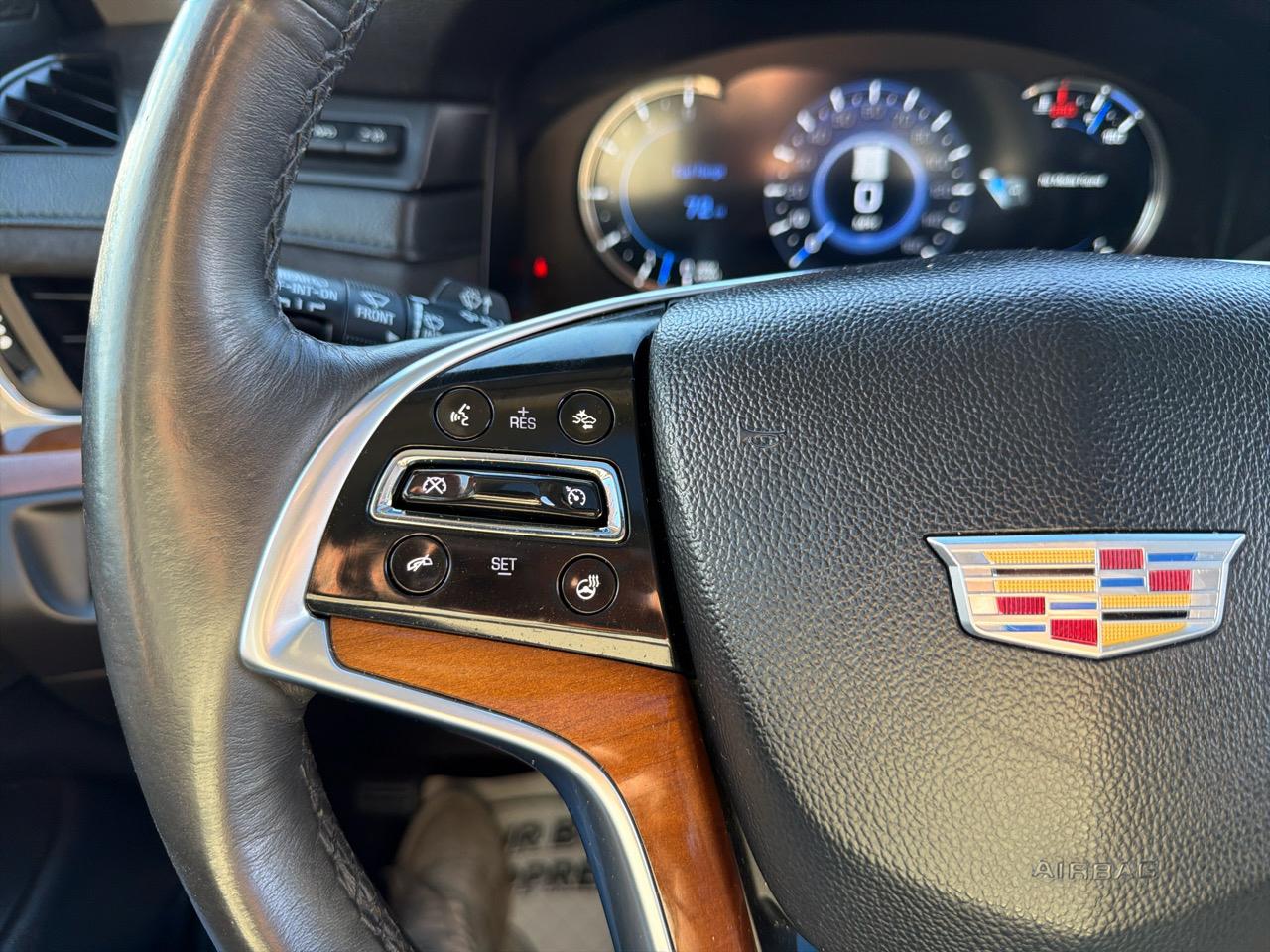 Cadillac Escalade ESV 4WD 4dr Luxury 2017