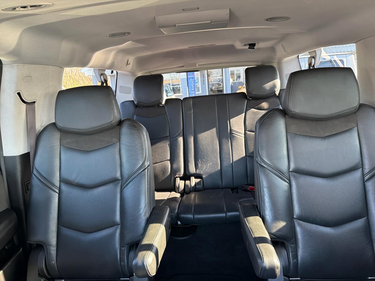 Cadillac Escalade ESV 4WD 4dr Luxury 2017