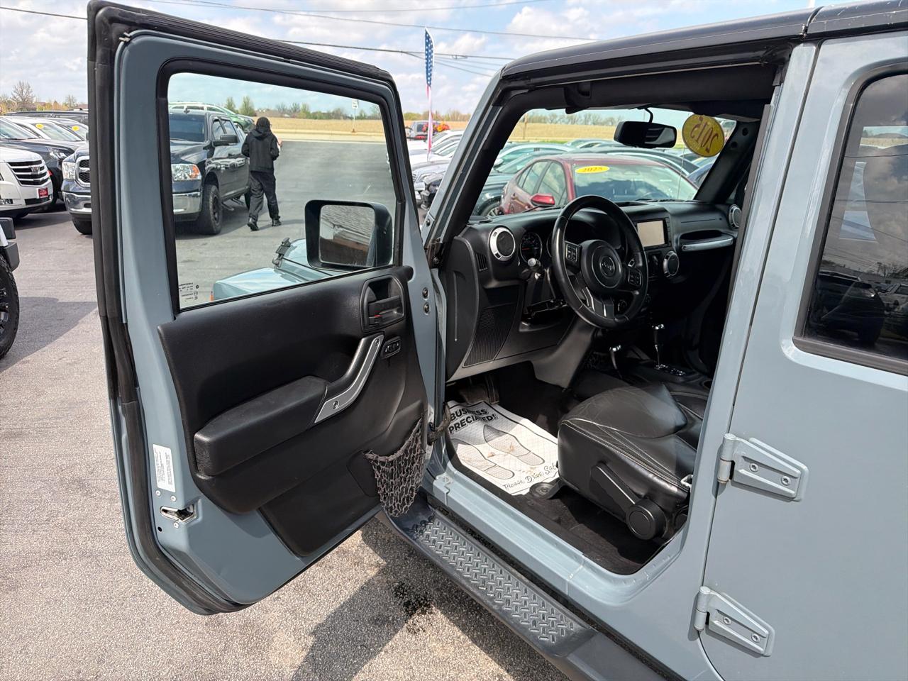 Jeep Wrangler Unlimited 4WD 4dr Sahara 2015