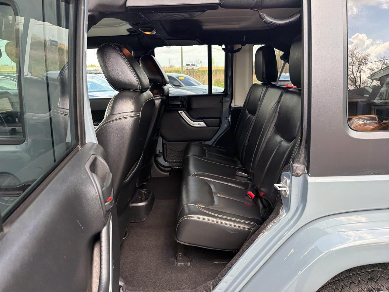 Jeep Wrangler Unlimited 4WD 4dr Sahara 2015