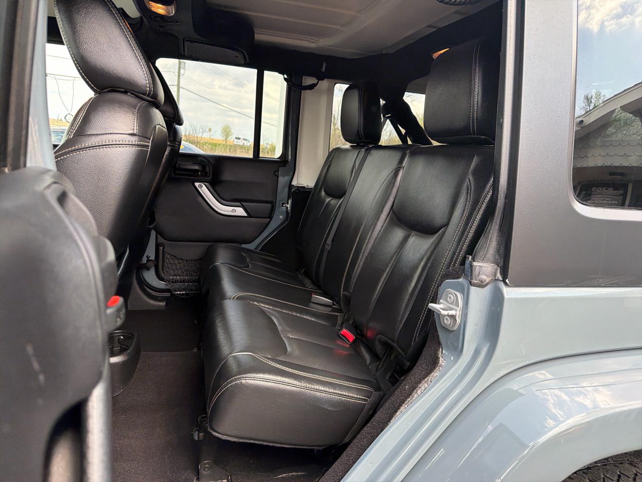 Jeep Wrangler Unlimited 4WD 4dr Sahara 2015