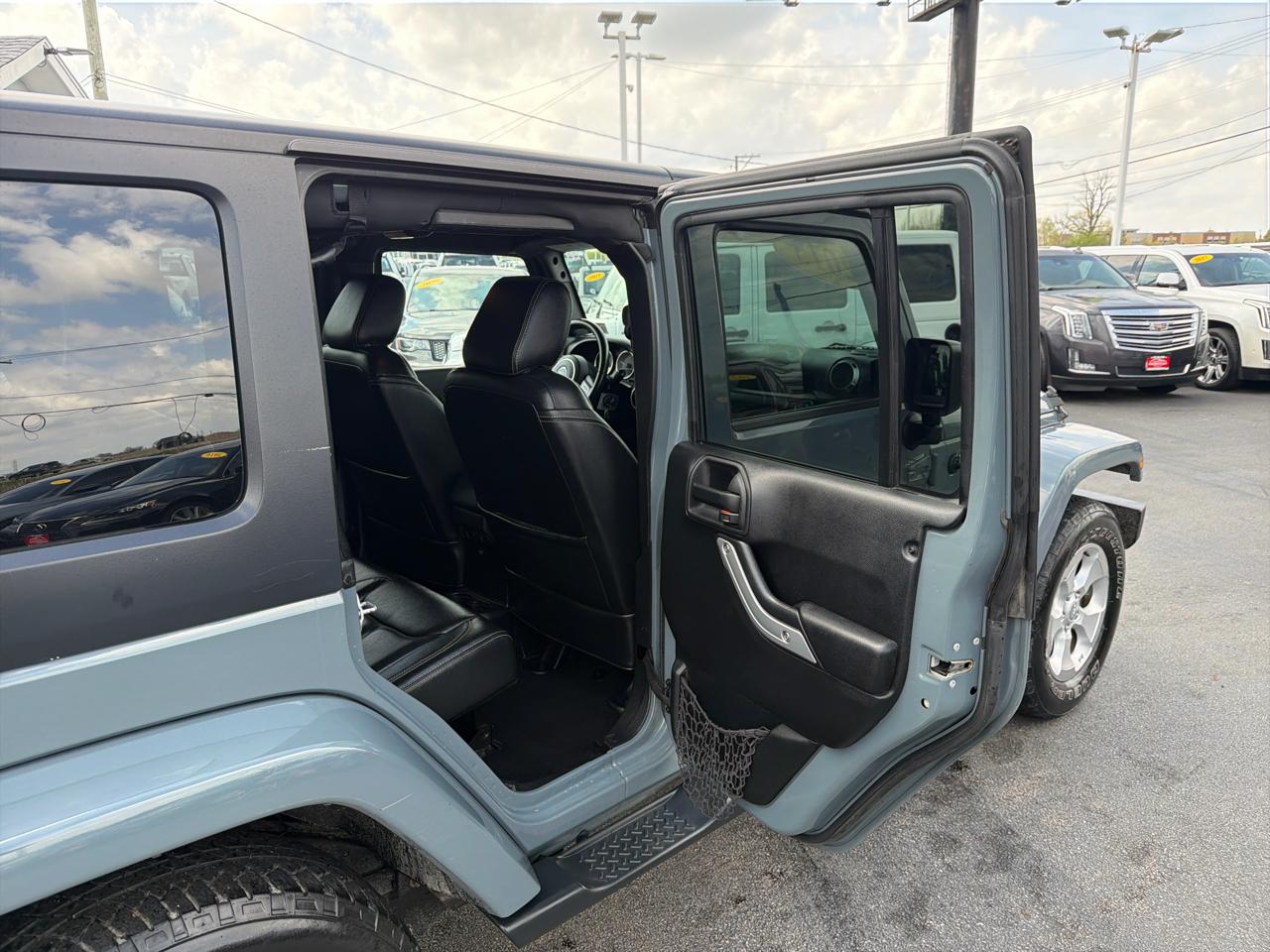 Jeep Wrangler Unlimited 4WD 4dr Sahara 2015