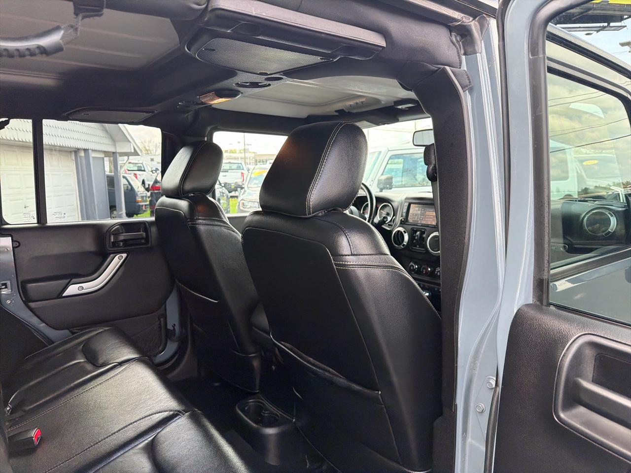 Jeep Wrangler Unlimited 4WD 4dr Sahara 2015