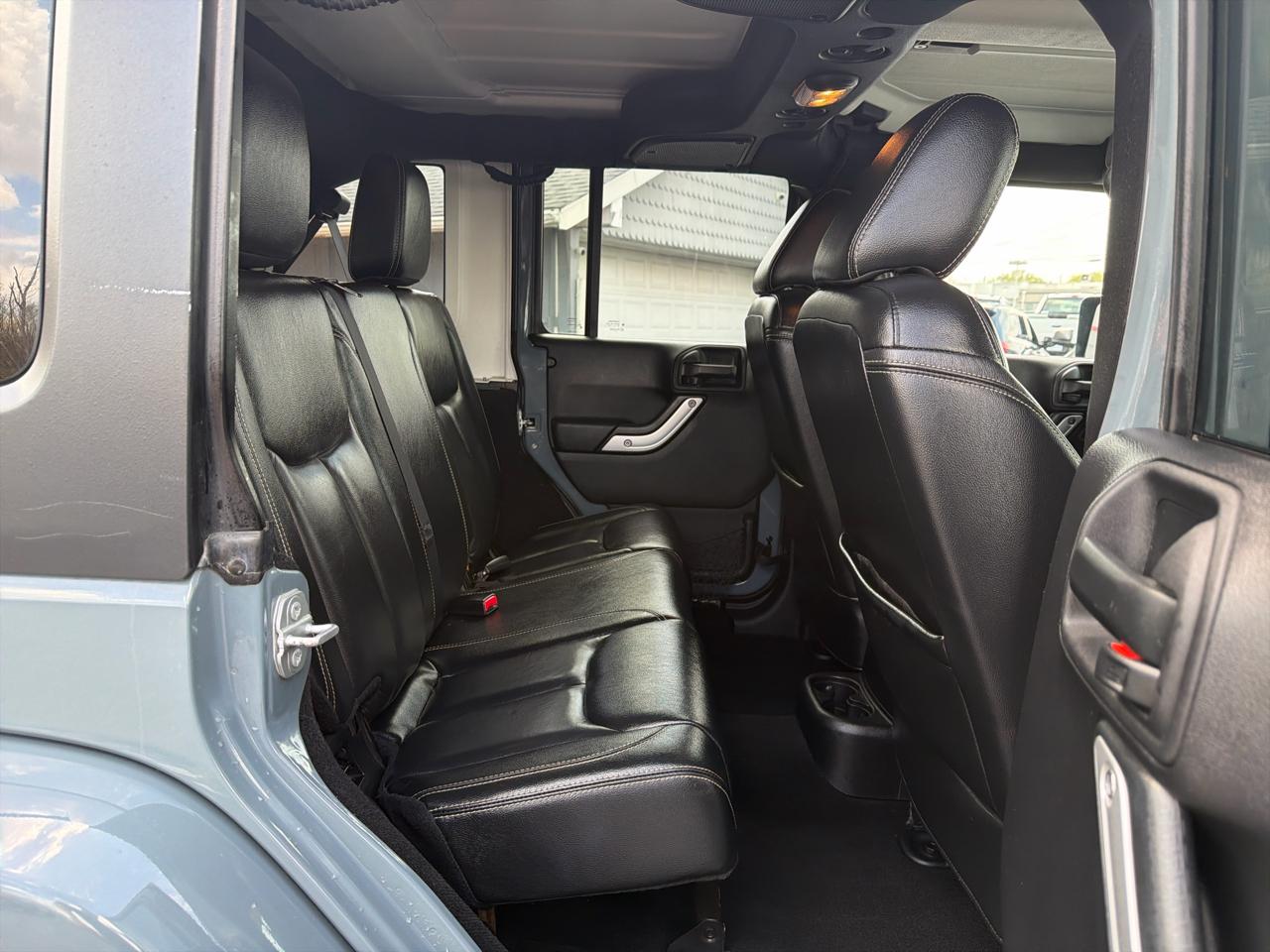 Jeep Wrangler Unlimited 4WD 4dr Sahara 2015