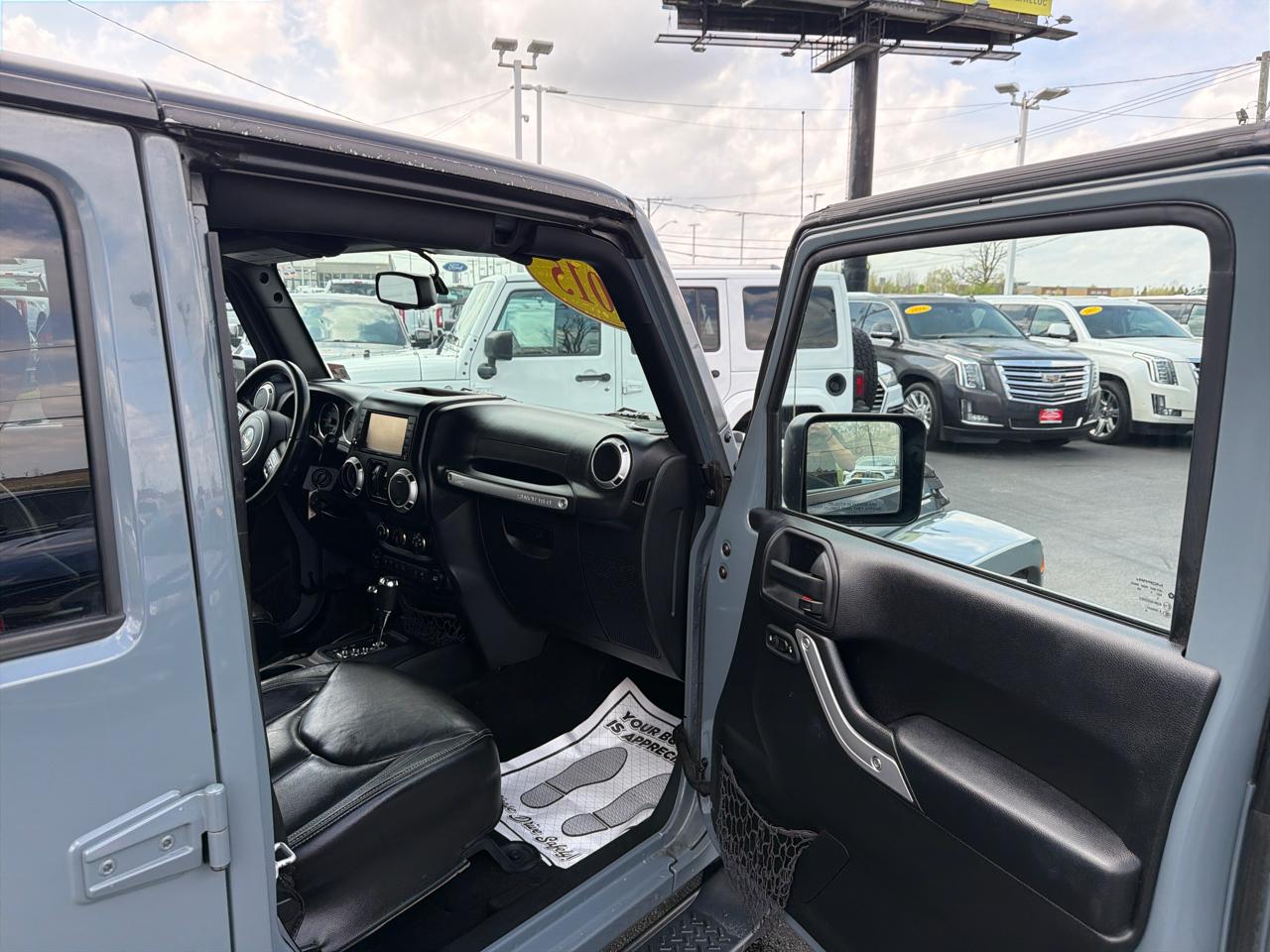 Jeep Wrangler Unlimited 4WD 4dr Sahara 2015