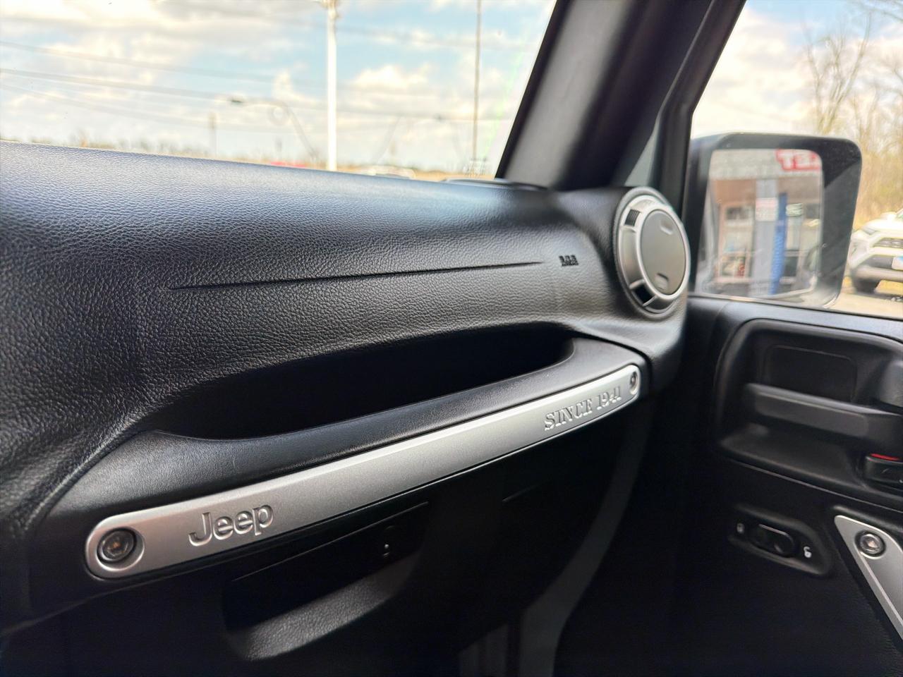 Jeep Wrangler Unlimited 4WD 4dr Sahara 2015